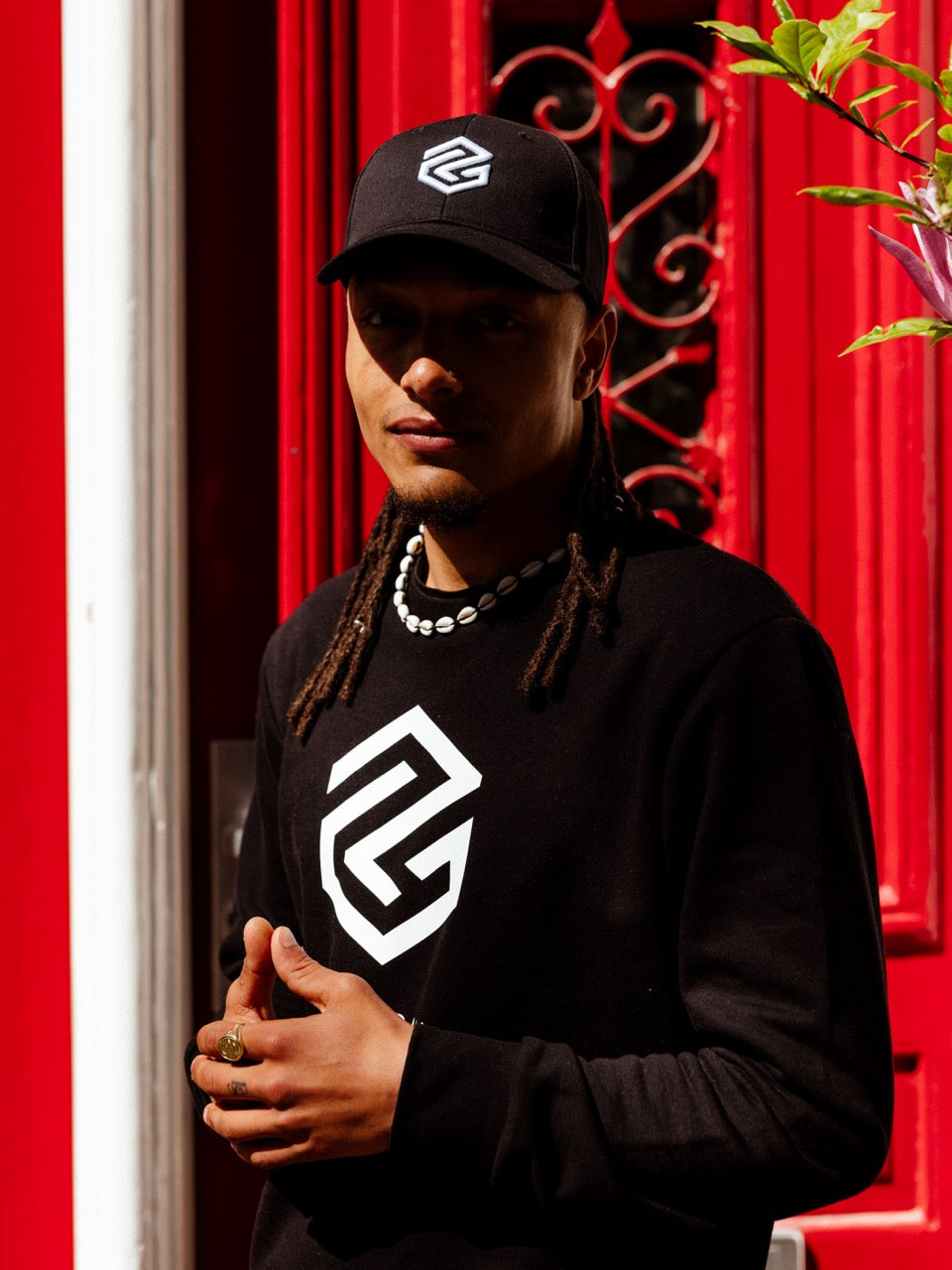 Model wearing black program cap